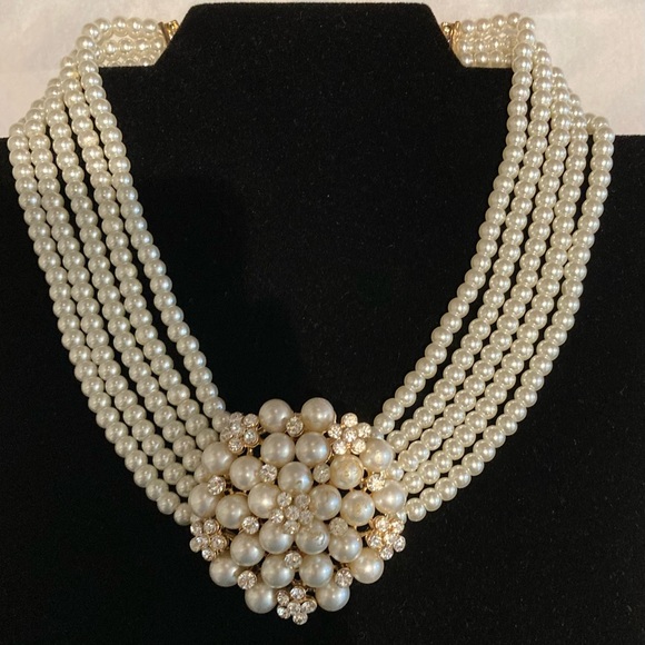 STATEMENT Necklace. Faux PEARLS with PENDANT. BEAUTIFUL STUNNING - Picture 6 of 16